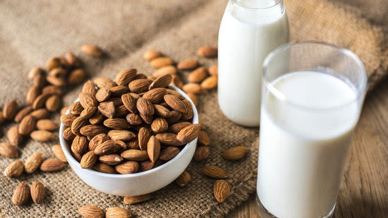 10 Desayunos Keto con un Toque Especial: Explora las Posibilidades con Muesli y Leche de almendras